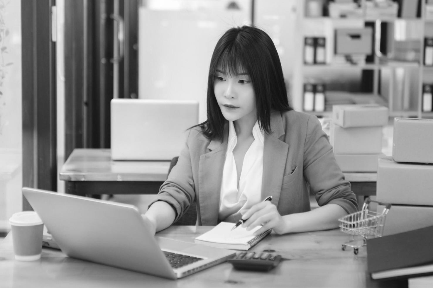 Espace de travail collaboratif chez zentrylios avec équipements modernes