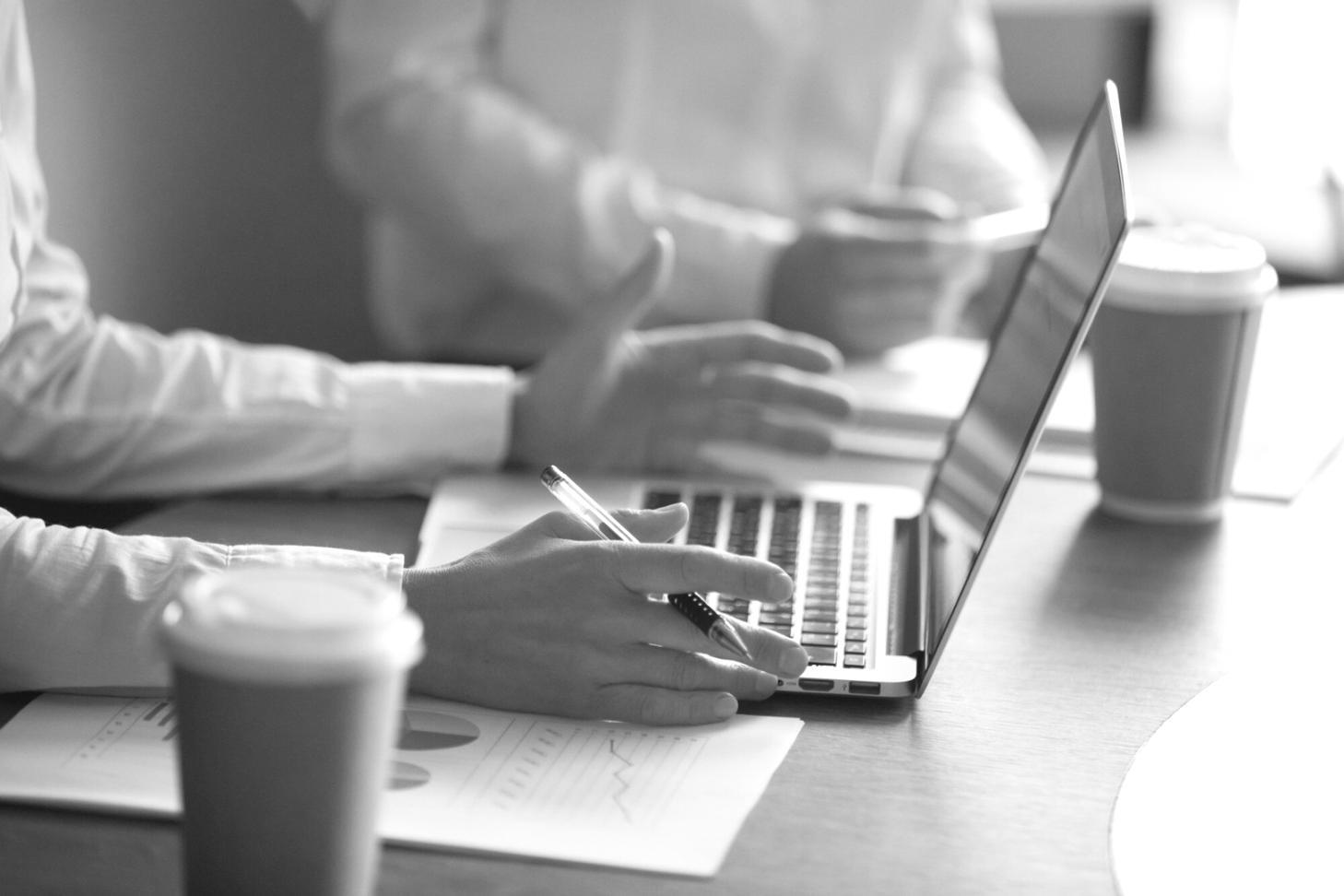 Espace de formation avec documents budgétaires et outils d'analyse